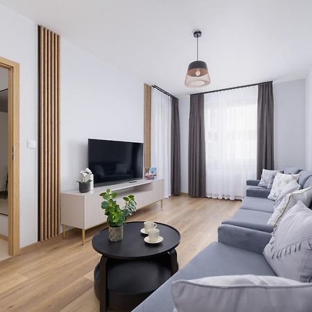 Osiedle Avia Harmonious Apartment With Balcony & Parking Cracow By Renters Prestige Krasków Exterior foto